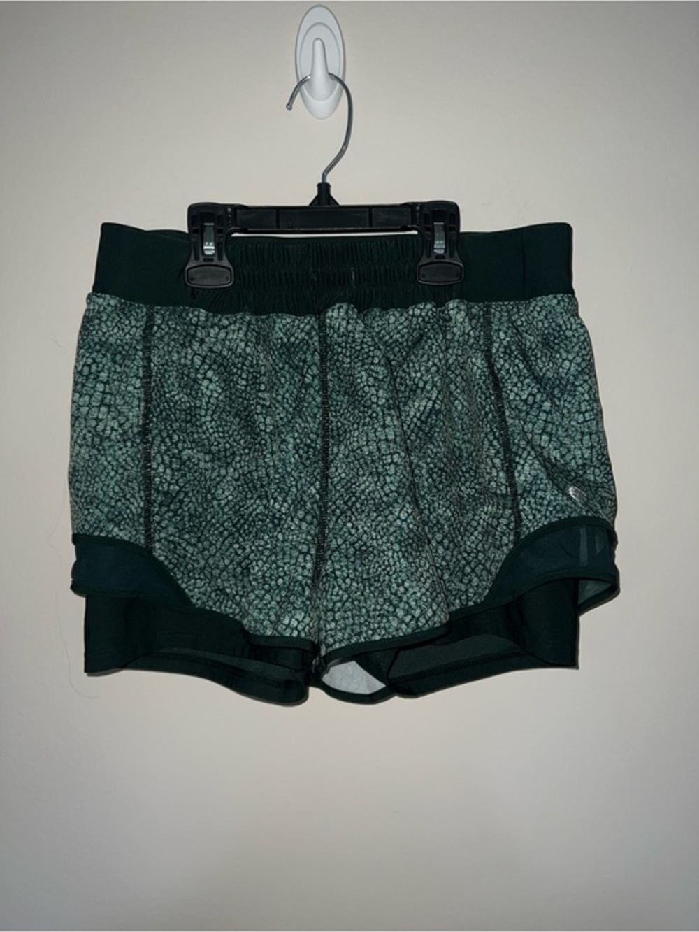 Dark green and light green running shorts MPG Medium